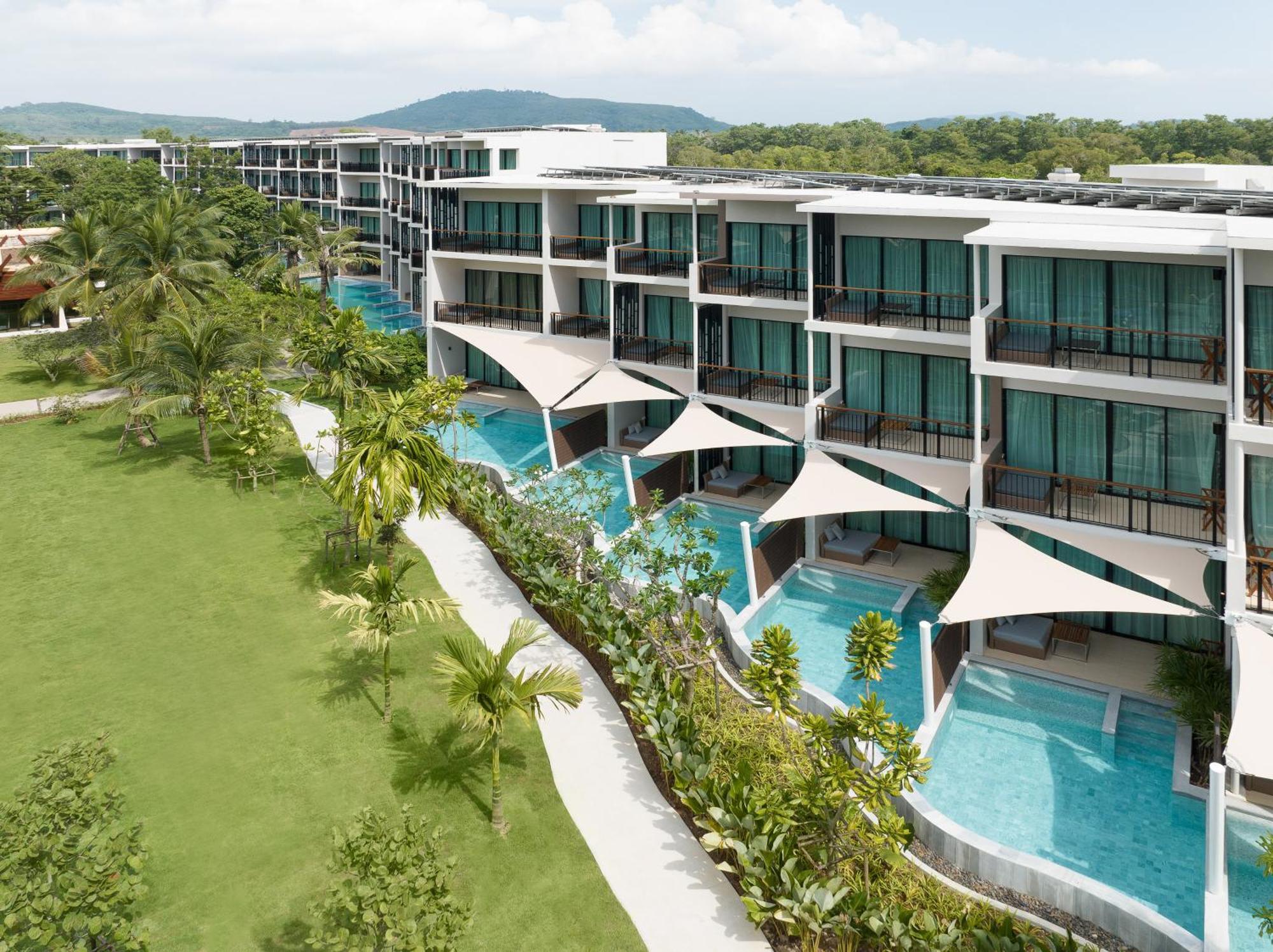 Le Meridien Phuket Mai Khao Beach Resort Exterior photo